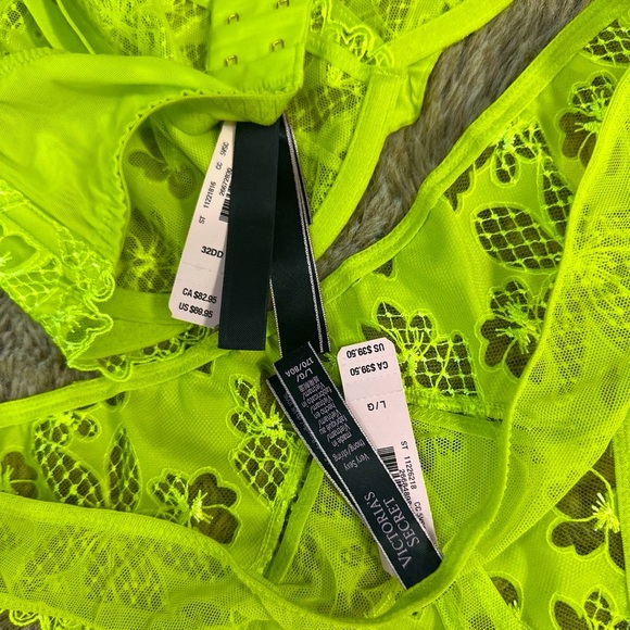 VS Lingerie Set 32DD - Picture 8 of 8